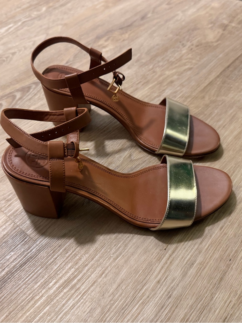 🆕 Tory Burch Laurel Leather Sandals Sz 7.5